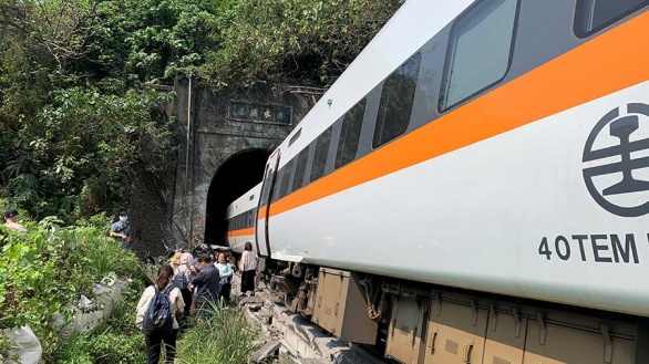 2021-04-02T044336Z_506120893_RC2GNM9P480S_RTRMADP_3_TAIWAN-TRAIN.JPG.jpg