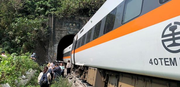 2021-04-02T044336Z_506120893_RC2GNM9P480S_RTRMADP_3_TAIWAN-TRAIN.JPG.jpg