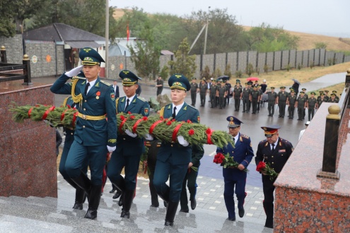 в Ата-Бейите почтили паямть погибших военнослужащих (16).jpeg