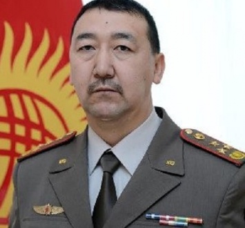 Карасартов Алмазбек Оганович командующий сухопутными силами.jpg