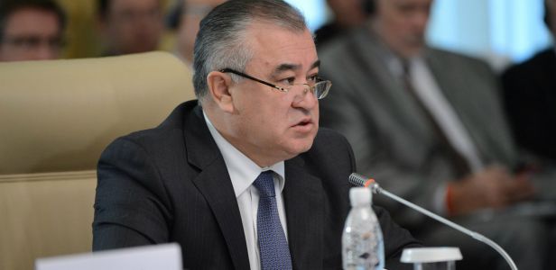 Tekebaev-zasedanie-Natsionalnogo-soveta-po-ustojchivomu-razvitiyu-KR-2014.jpg