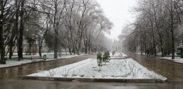 v-feodosii-vypal-pervyy-vesenniy-sneg__6_2015-03-17-16-16-18.jpeg