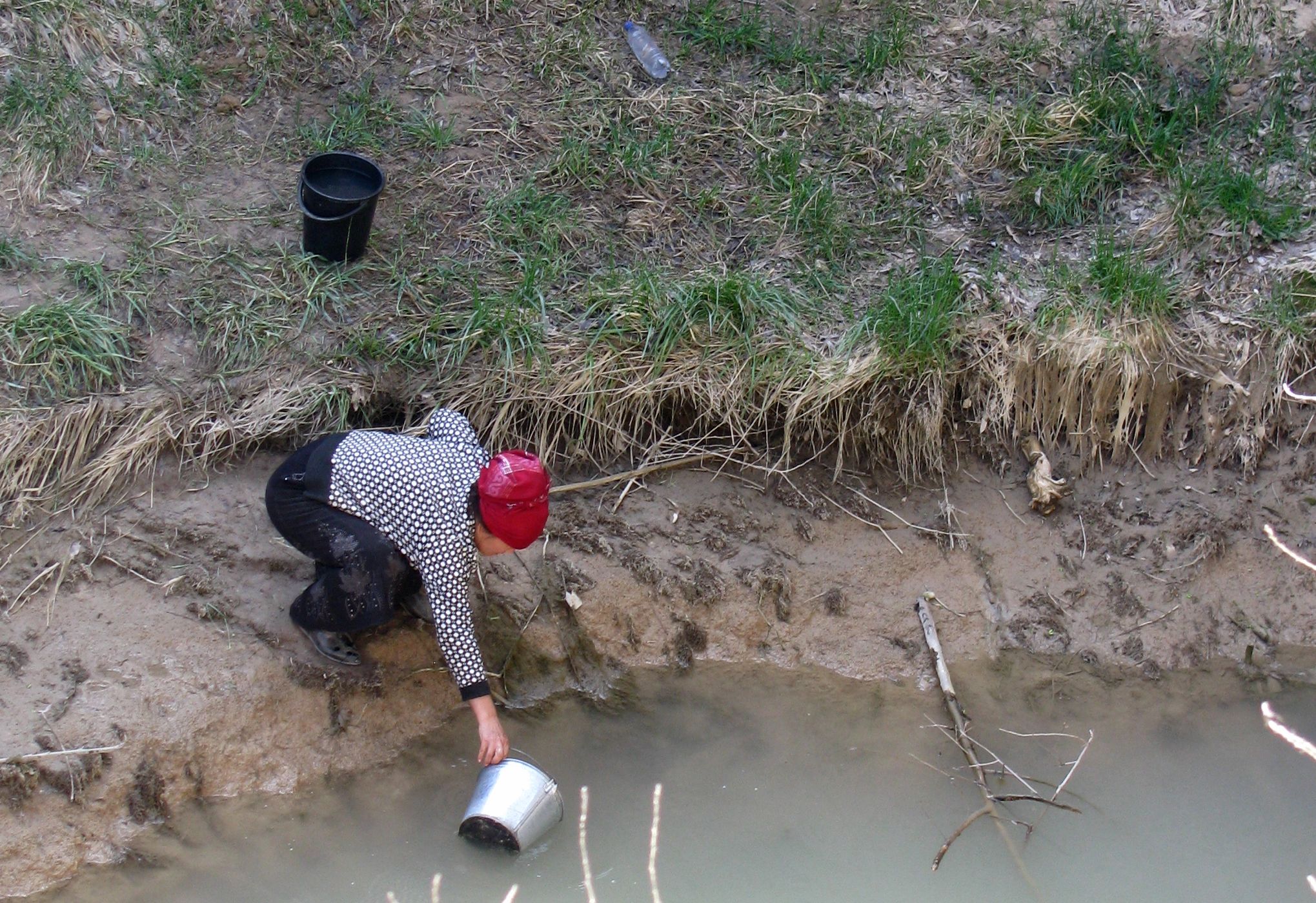 Отсутствие водопровода. Дефицит воды. Загрязнение воды в Кыргызстане. Отсутствие водоснабжения. Отсутствие питьевого водоснабжения в селе.