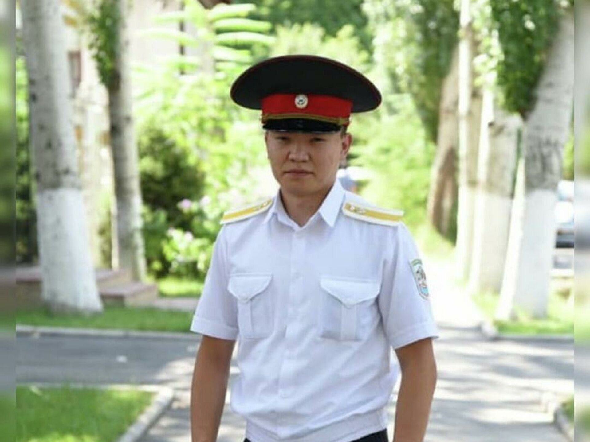 Киргиз спас. Милиционер. Милиция Кыргызстана. Милиционер Киргизии. Киргизские женщины милиционеры.