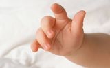 baby-hand-with-adorable-short-fingers-3oo9cbwbuh22vzpw.jpg