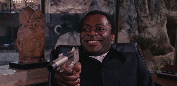 Live_and_Let_Die_-_Kananga_threatens_Bond_with_his_own_weapon-1.jpg