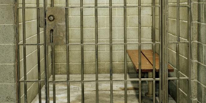 клетка тюрьма.jpg