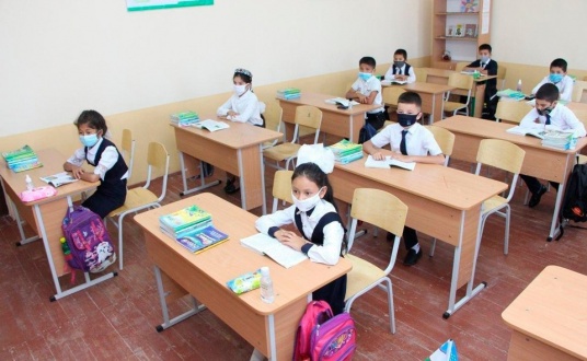 Узбекистан школьная форма.jpg