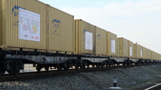 train-cargo-railway-FkUeIt_XoAMaooK.jpg